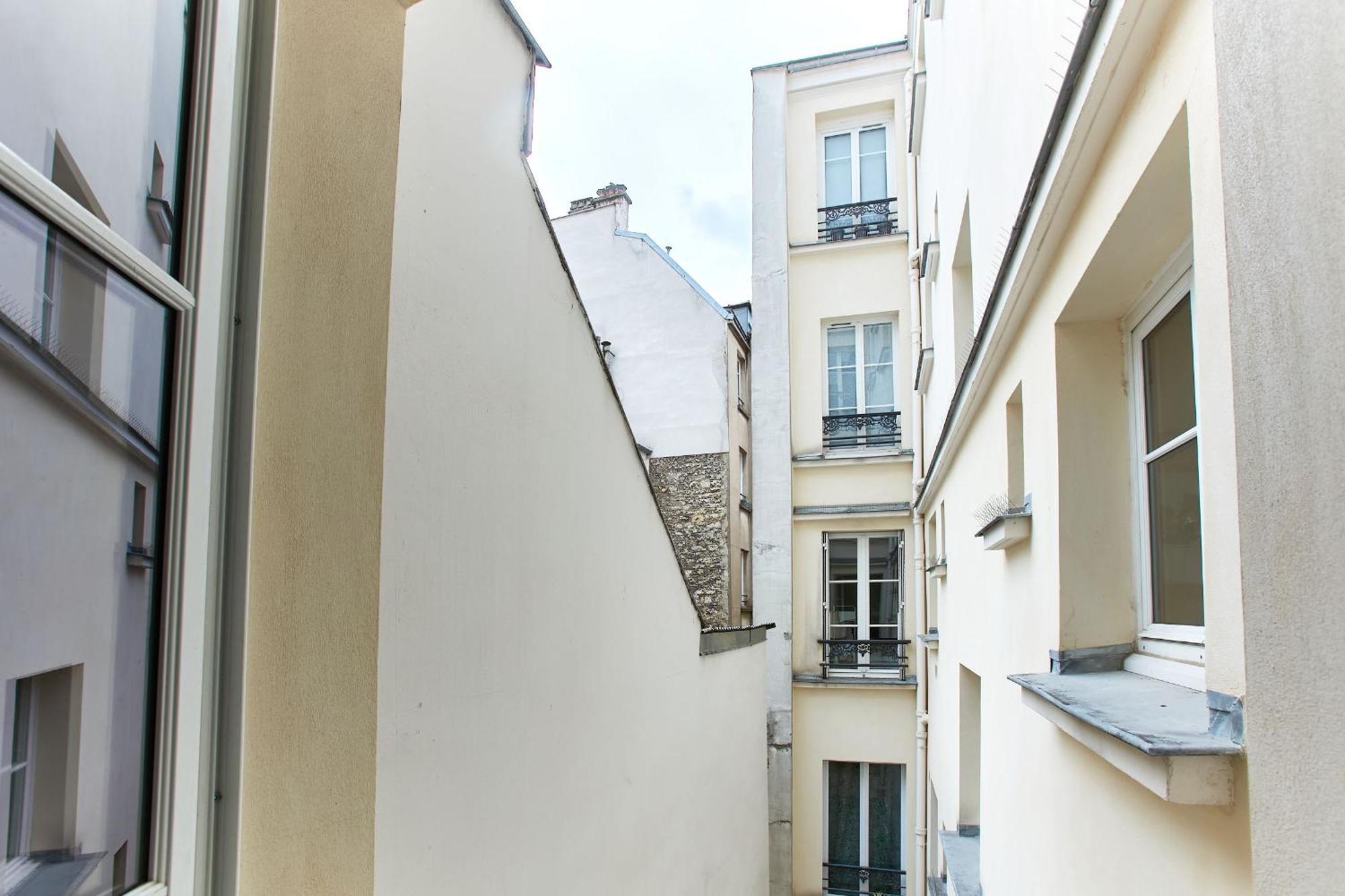 Montmartre 2Br Apartment Paris Luaran gambar