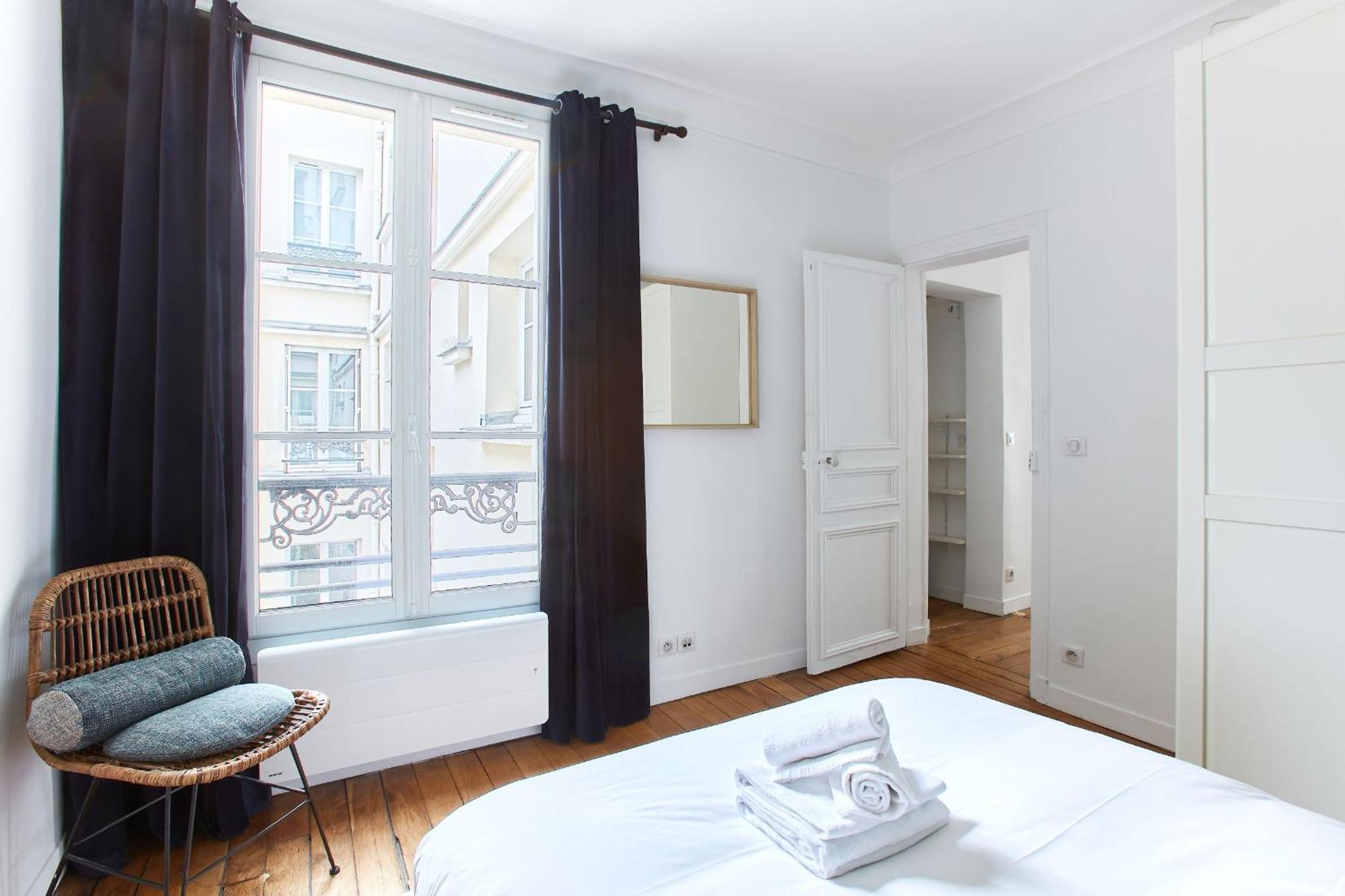 Montmartre 2Br Apartment Paris Luaran gambar