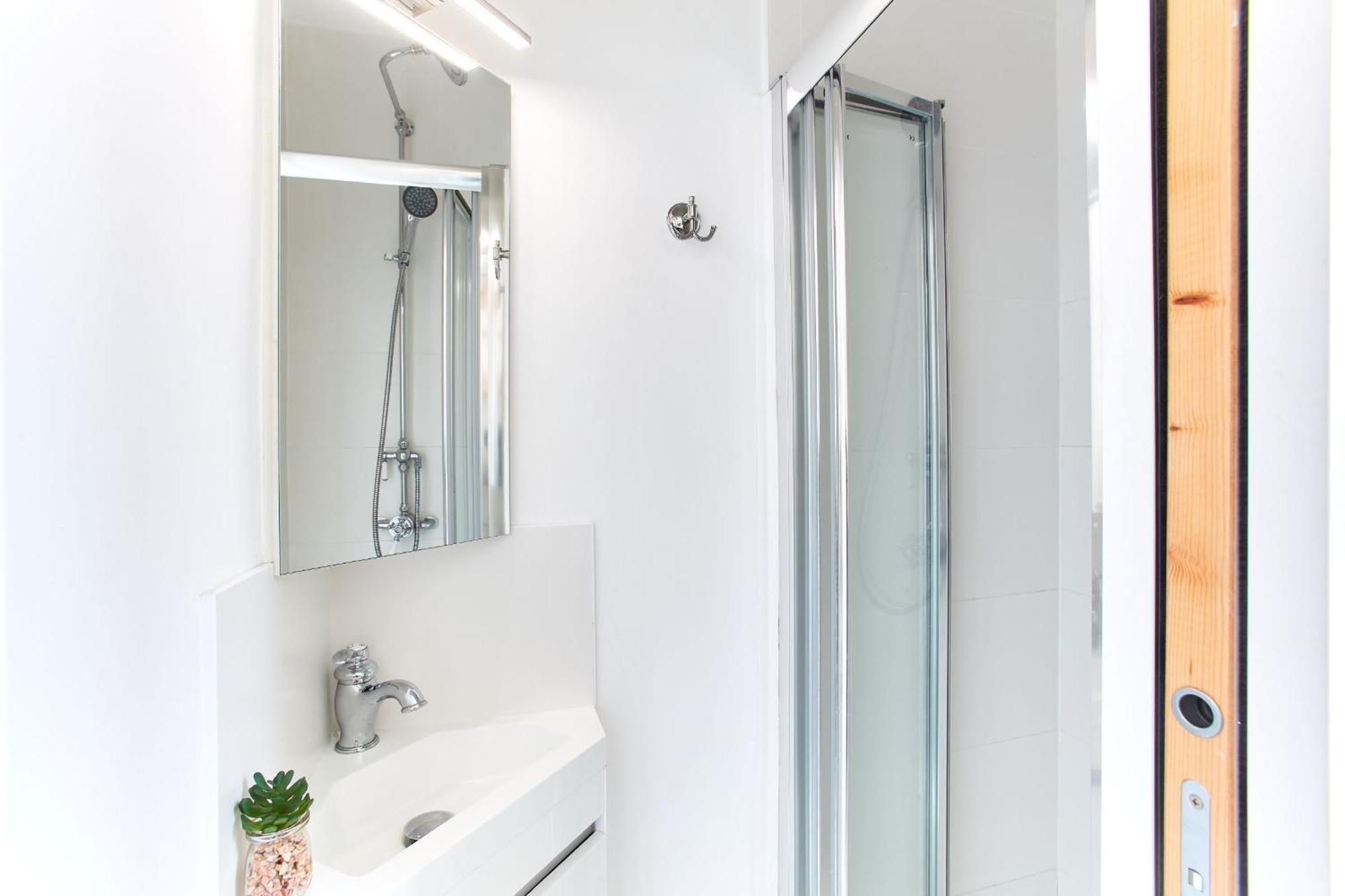 Montmartre 2Br Apartment Paris Luaran gambar