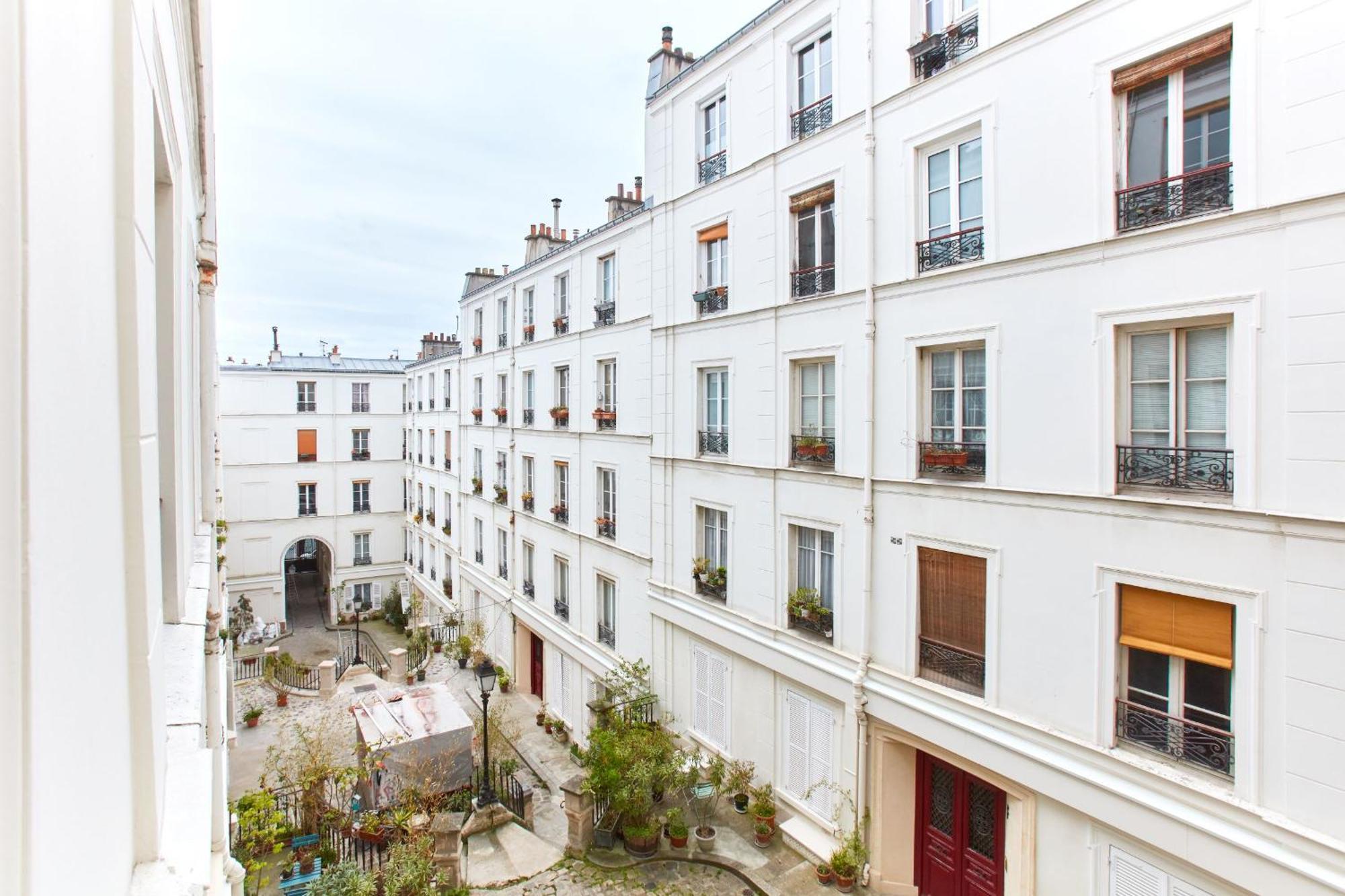 Montmartre 2Br Apartment Paris Luaran gambar